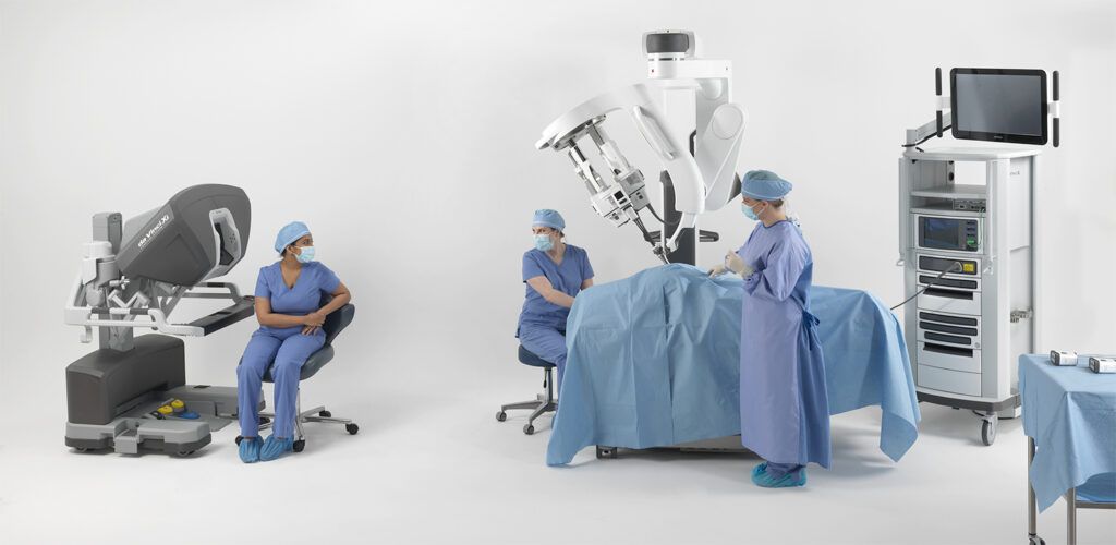 surgeons using the da vinci surgical robot